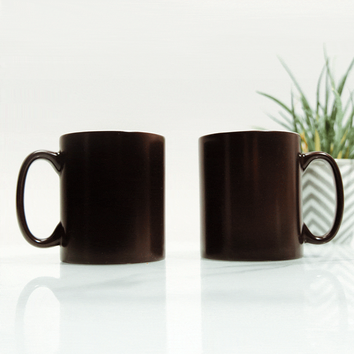 Tazza Personalizzata con Illustrazione di Amiche e Testo