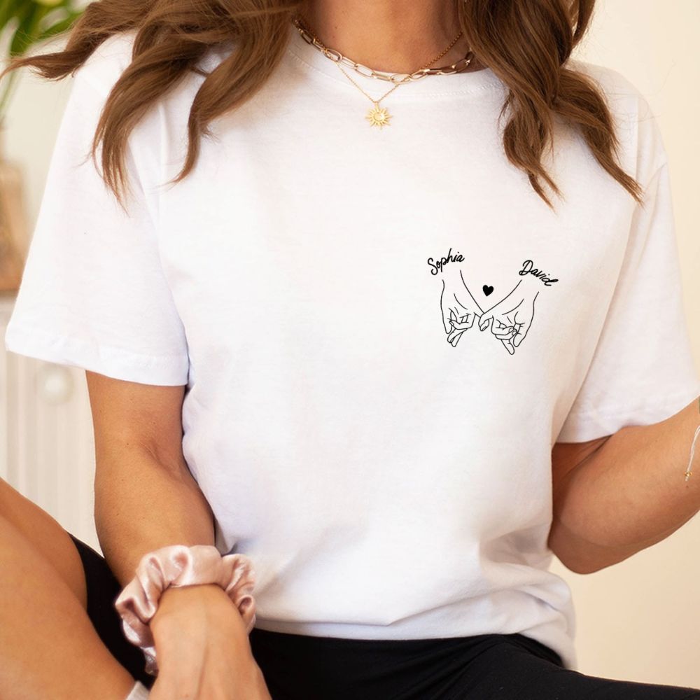T-shirt Personalizzata con Illustrazione delle Mani e Testo