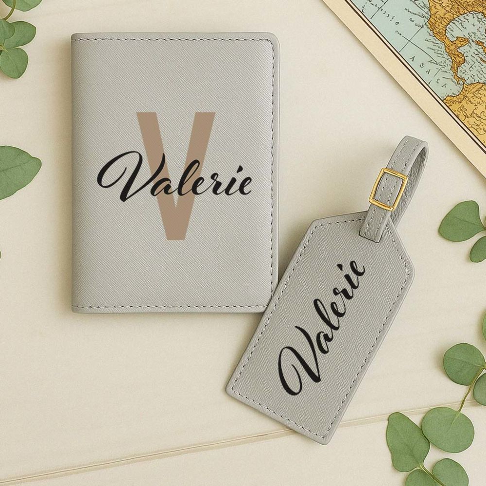 Personalisierbare Reisepasshülle und Koffertag mit Monogramm