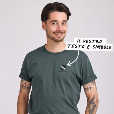 Maglietta con Ricamo Verde scura con Testo e Simbolo