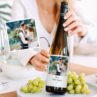 Bottiglia di Vino Bianco con Etichetta Personalizzata in Stile Polaroid