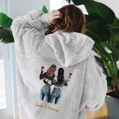 Coperta con Cappuccio Personalizzata con Illustrazione di due Amiche