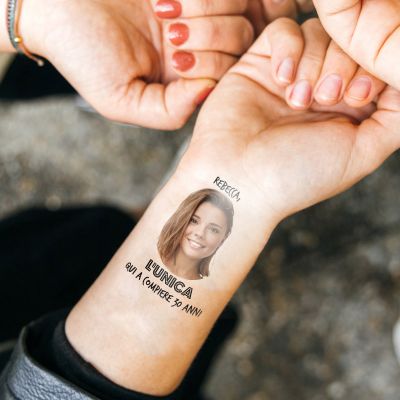 Set di 4 Tatuaggi Personalizzati con Faccia e Testo Set di 4 Tatuaggi Personalizzati con Faccia e Testo