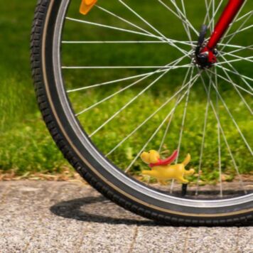 Cagnolino in bicicletta Henry