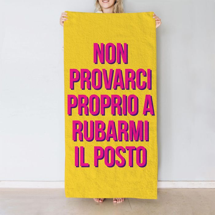 Asciugamano Colorato con Testo su 5 Righe