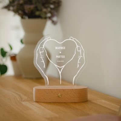 Lampada LED Cuore Personalizzata con Mani e Nome Lampada LED Cuore Personalizzata con Mani e Nome