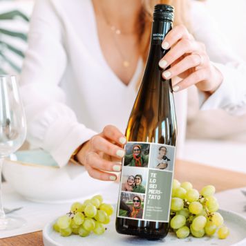 Bottiglia di Vino Bianco con Etichetta Personalizzata 4 Foto e Testo