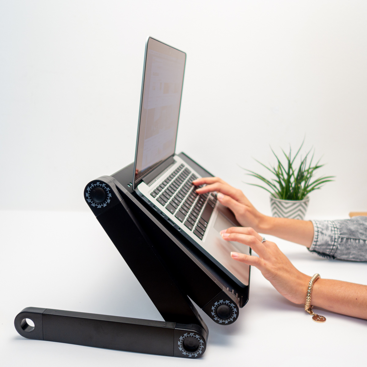 Supporto Nero Universale per Laptop
