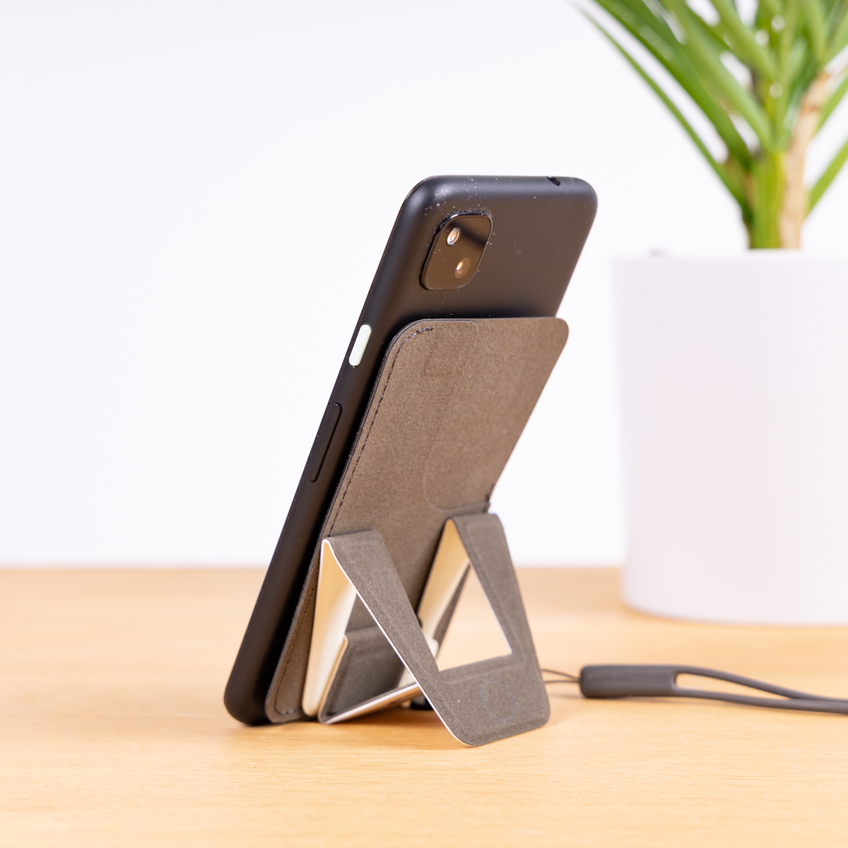 Supporto per Smartphone con Slot per Tessere