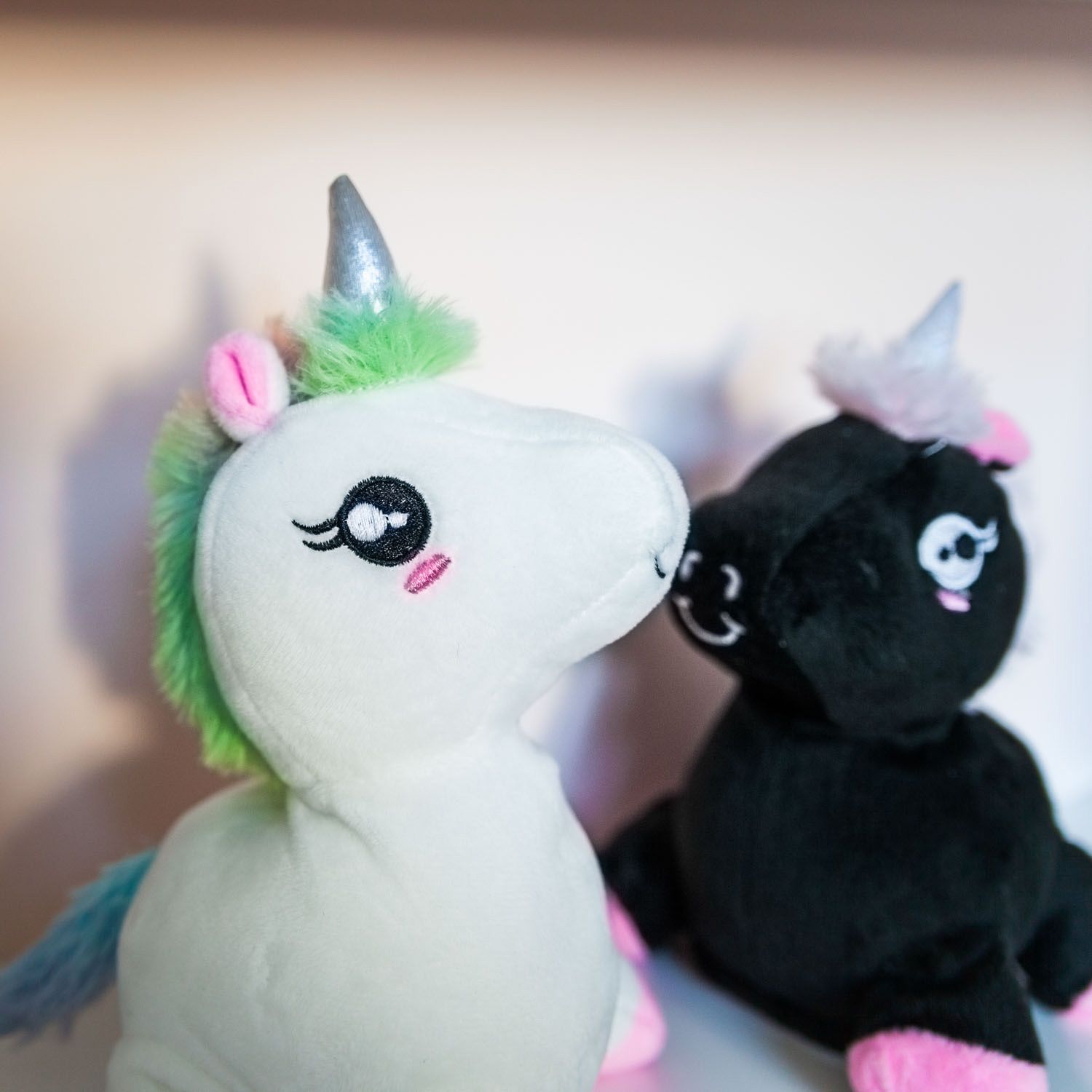 unicorno peluche parlante